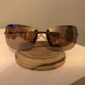 New but no tags fashionable sunglasses no brand name